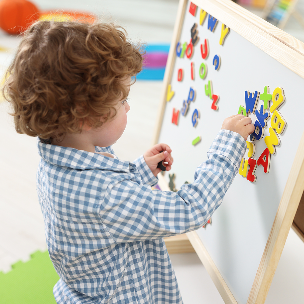 10 Tipps, wie Kinder spielerisch das Alphabet lernen