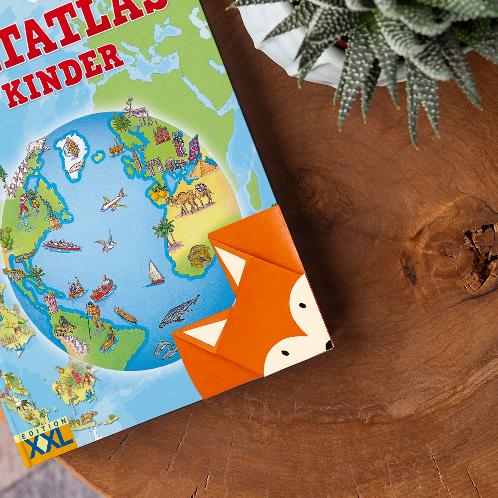 Origami Fuchs-Lesezeichen an einem Buch